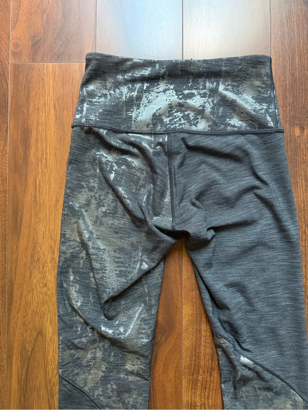 Lululemon RARE Wunder Under Gray and Silver Foil Workout Leggings / Size 4 / EUC - Picture 4 of 7